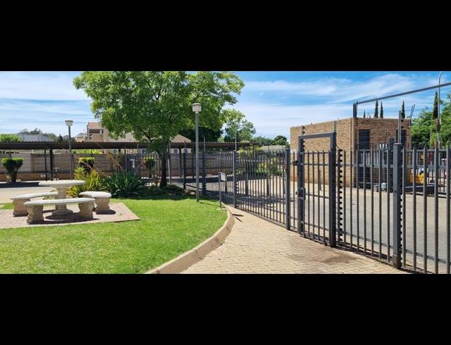 2 BEDROOM APARTMENT FOR SALE IN KANONIERSPARK